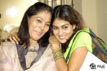 Celebrities With Mothers Exclusive Photos